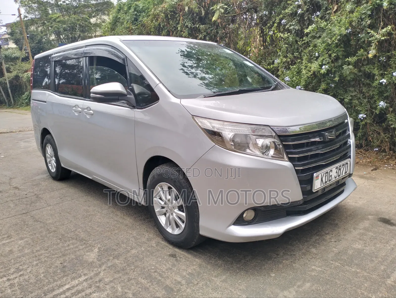 Toyota Noah 2015 Silver