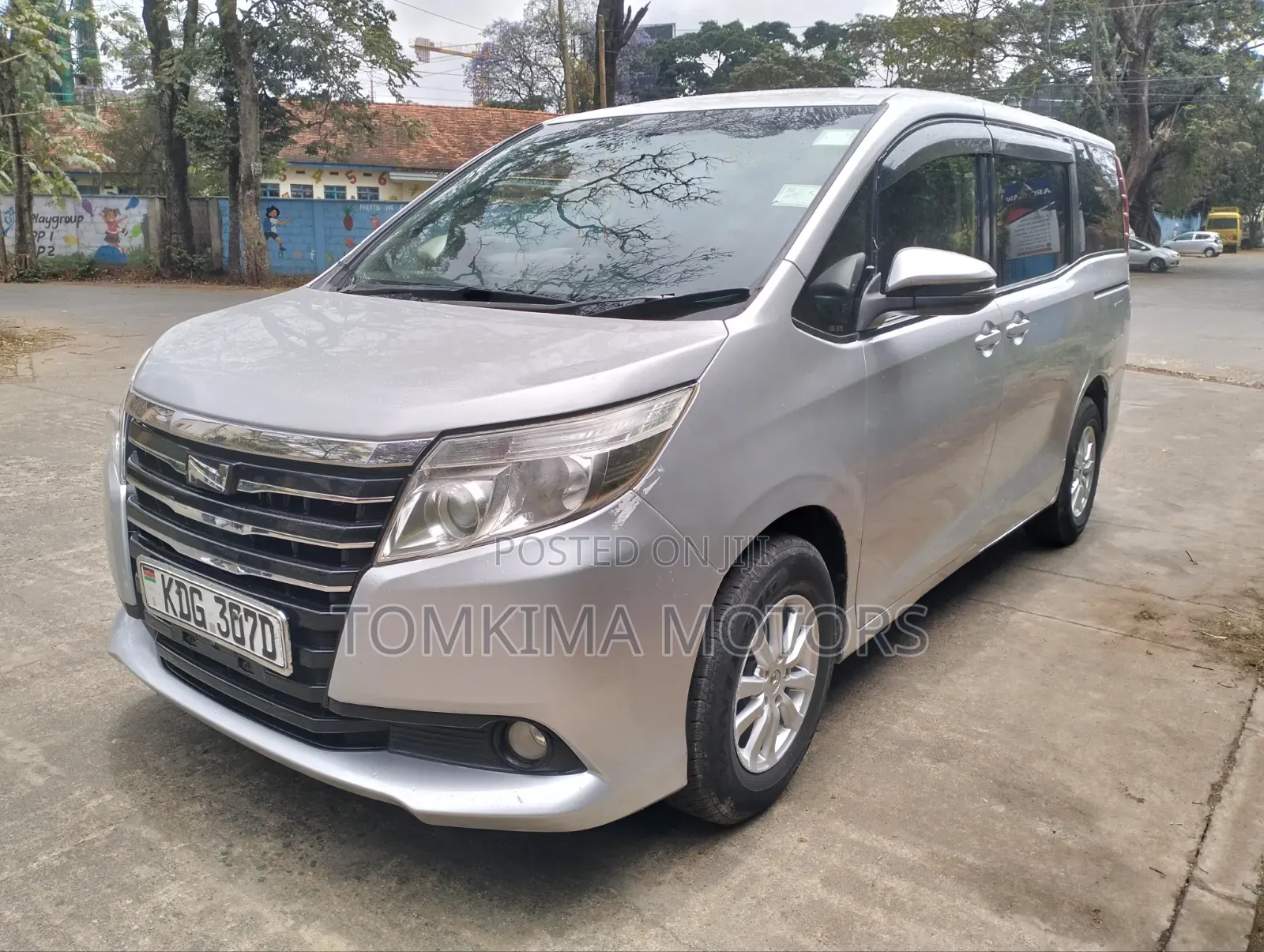 Toyota Noah 2015 Silver