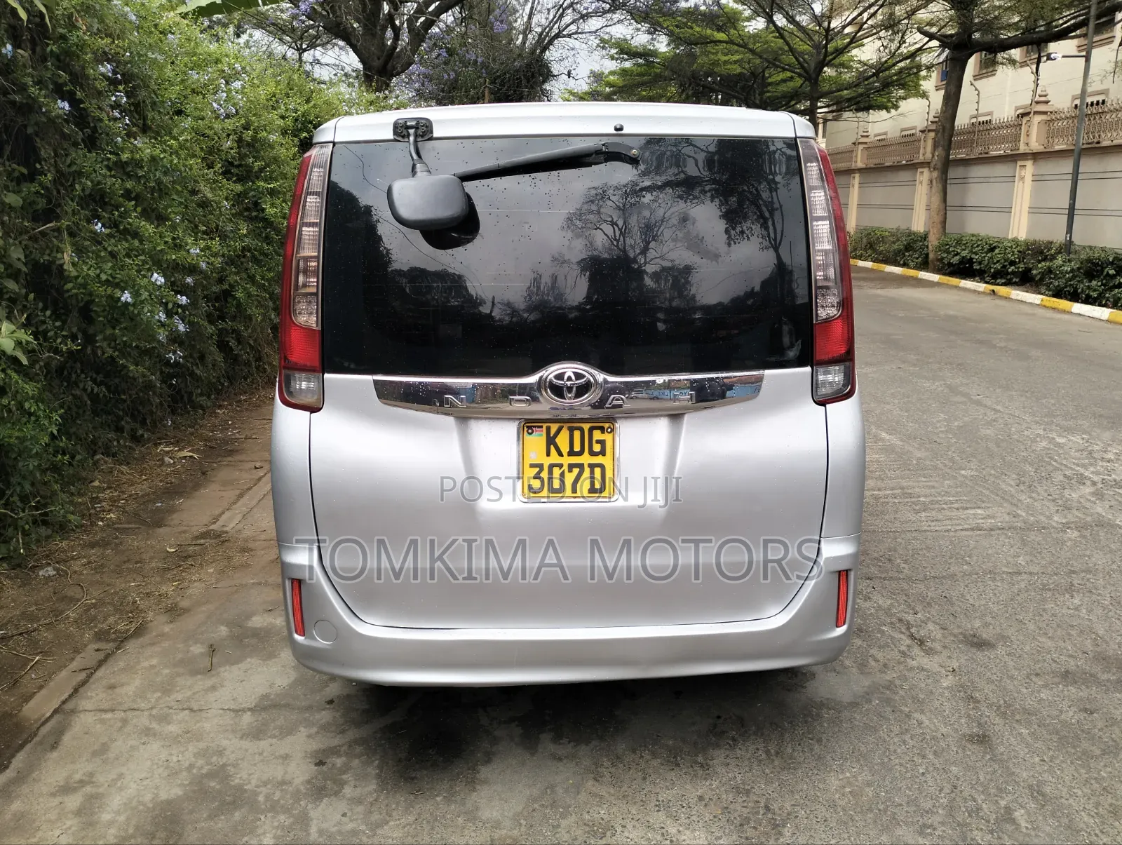 Toyota Noah 2015 Silver