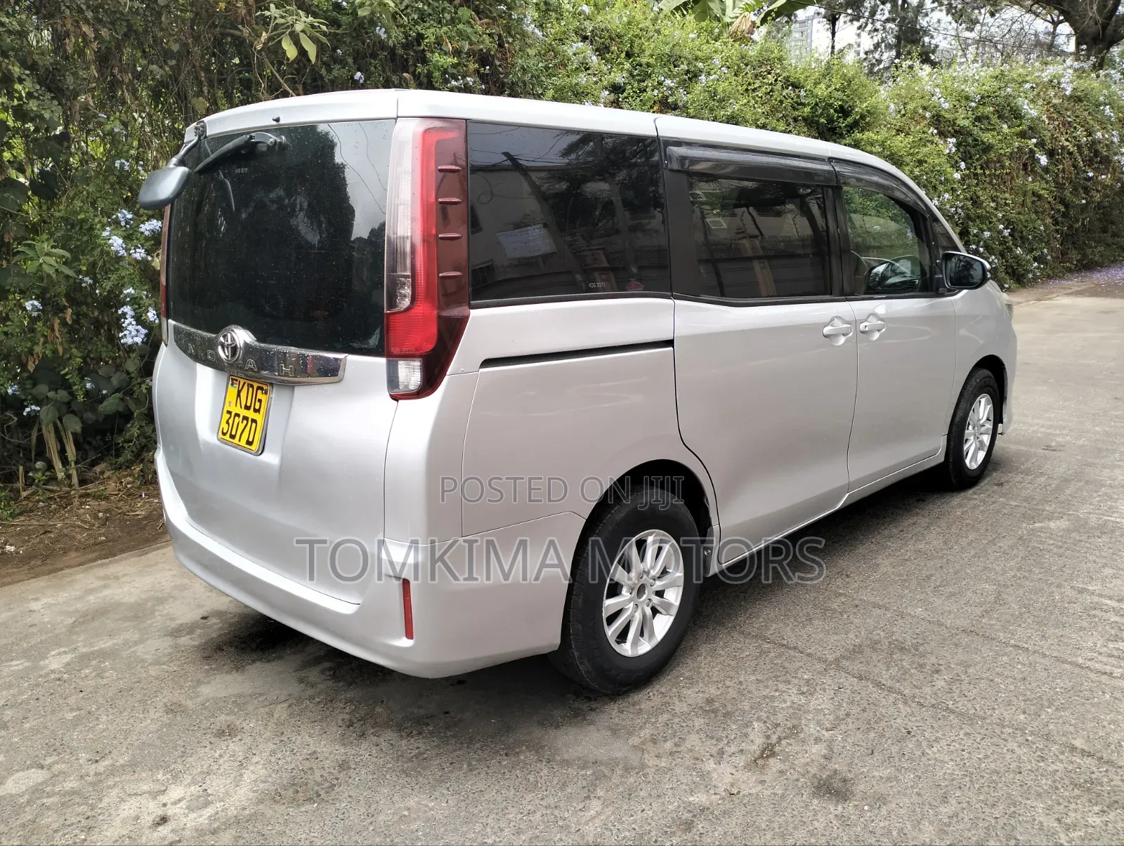 Toyota Noah 2015 Silver
