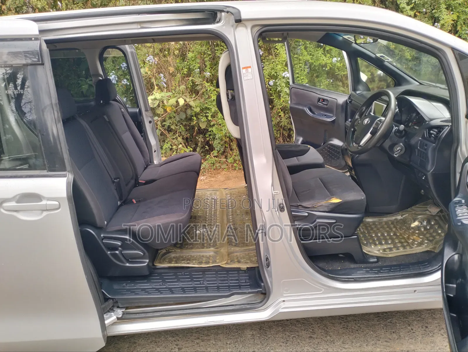 Toyota Noah 2015 Silver