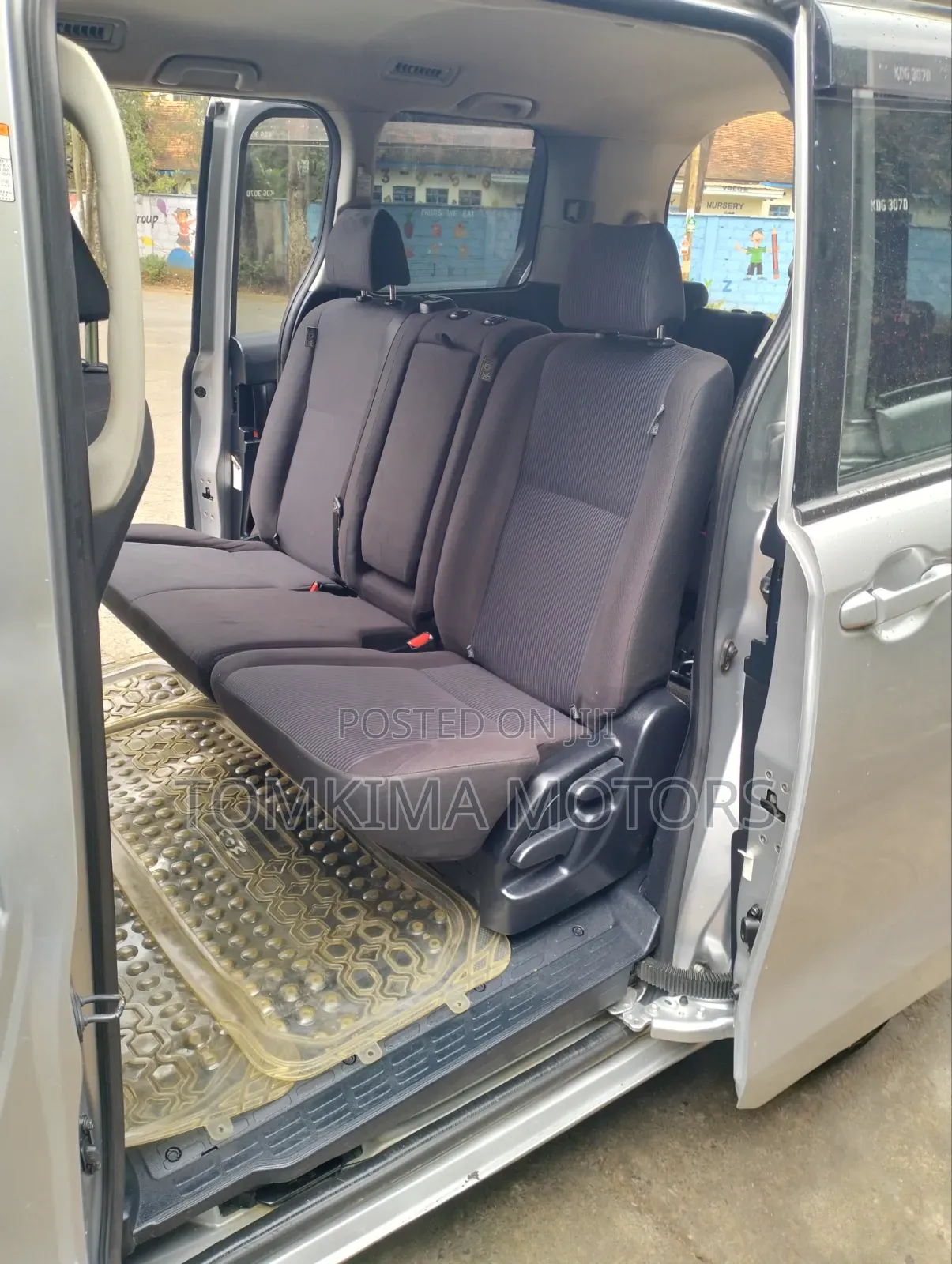 Toyota Noah 2015 Silver