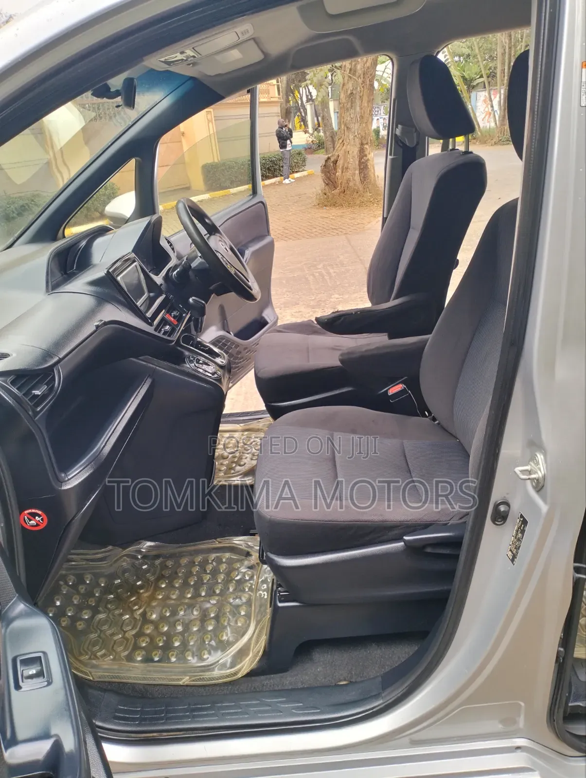 Toyota Noah 2015 Silver