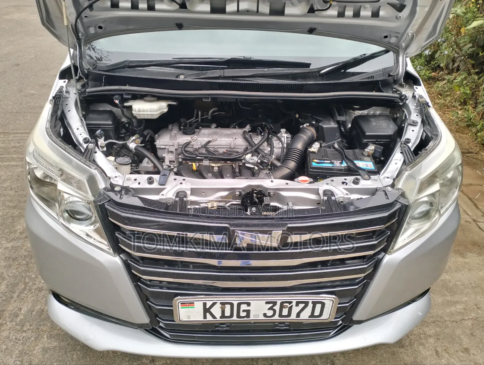 Toyota Noah 2015 Silver
