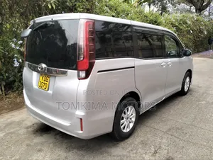 Toyota Noah 2015 Silver