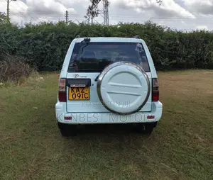 Toyota Land Cruiser Prado 2001 White