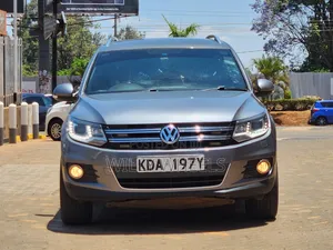 Volkswagen Tiguan S 4Motion 4dr SUV AWD (2.0L 4cyl Turbo 6A) 2015 Gray