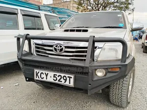 Toyota Hilux 2013 Silver