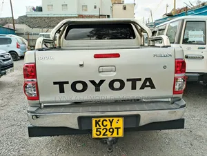 Toyota Hilux 2013 Silver