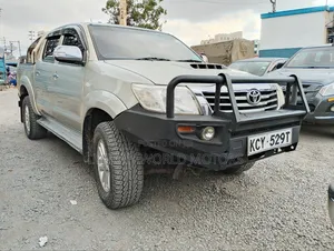 Toyota Hilux 2013 Silver