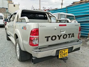 Toyota Hilux 2013 Silver