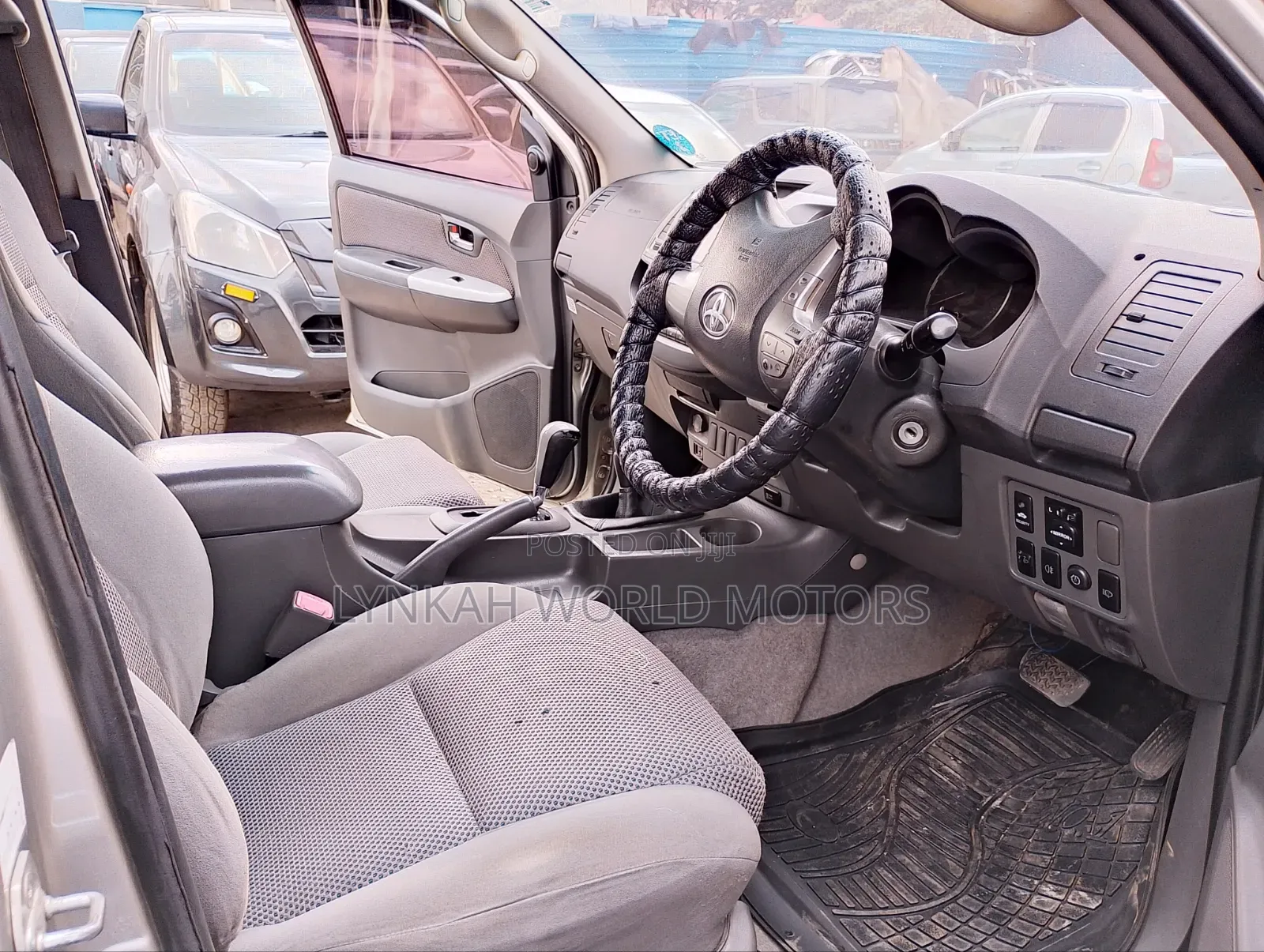 Toyota Hilux 2013 Silver