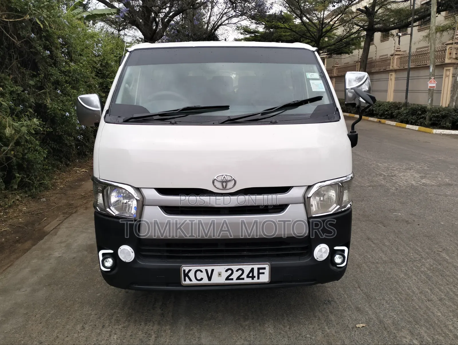 Toyota HiAce 2012 Silver