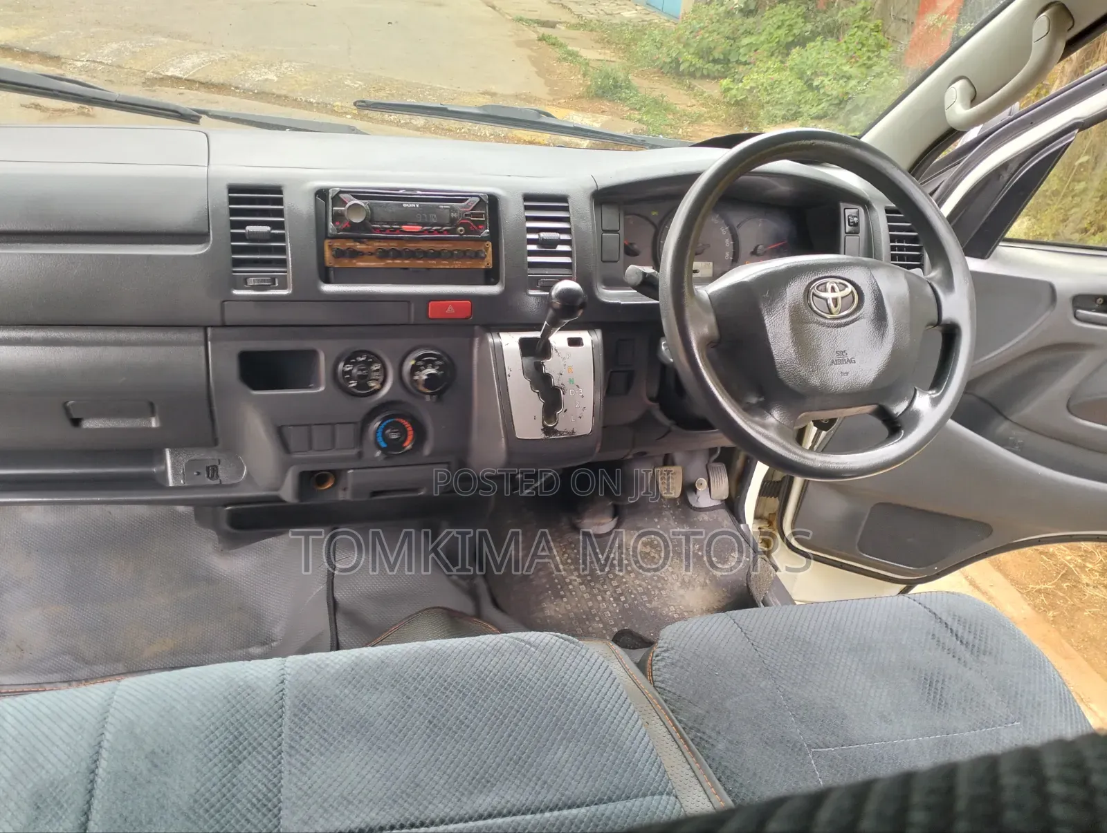 Toyota HiAce 2012 Silver
