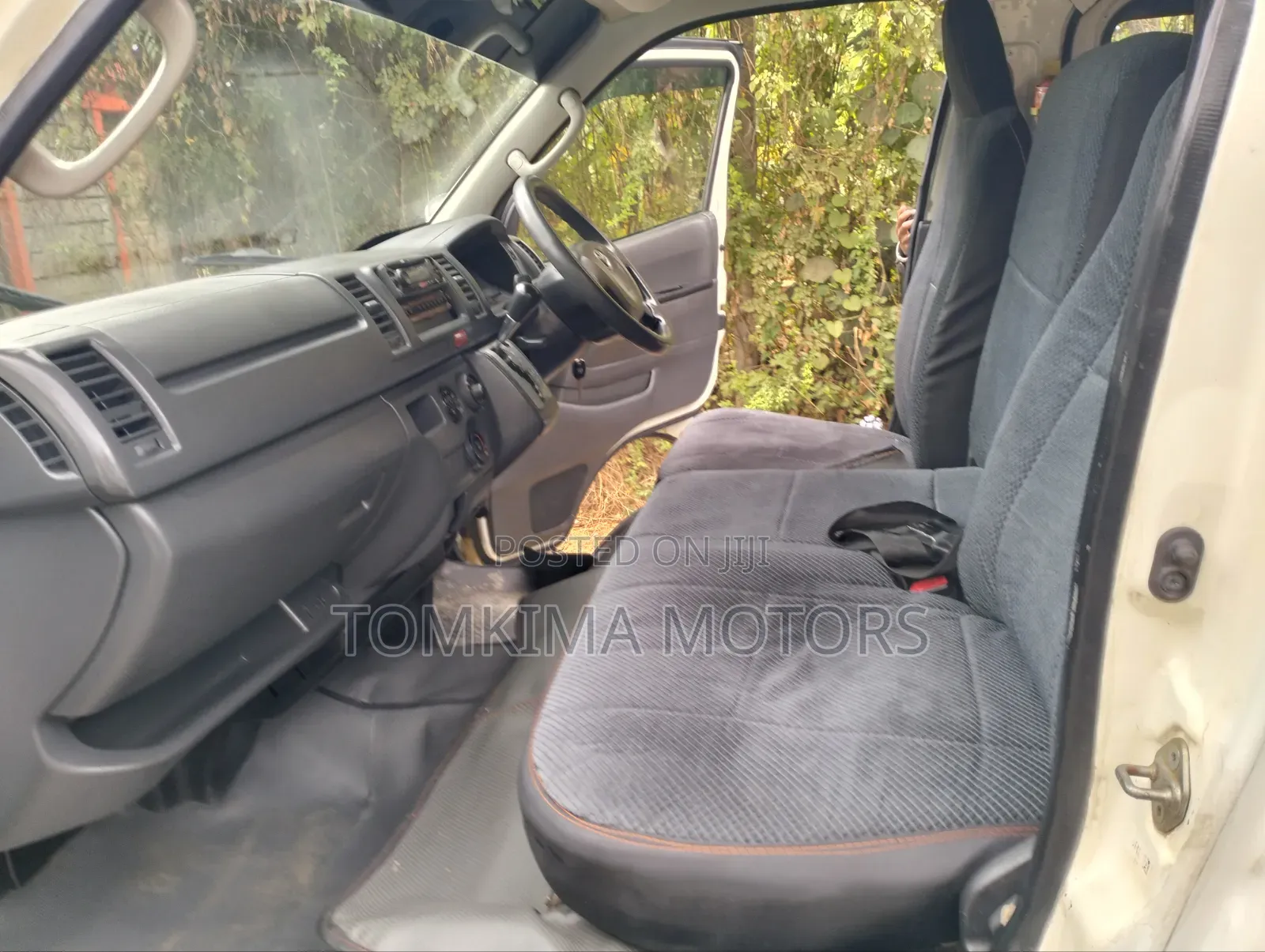 Toyota HiAce 2012 Silver