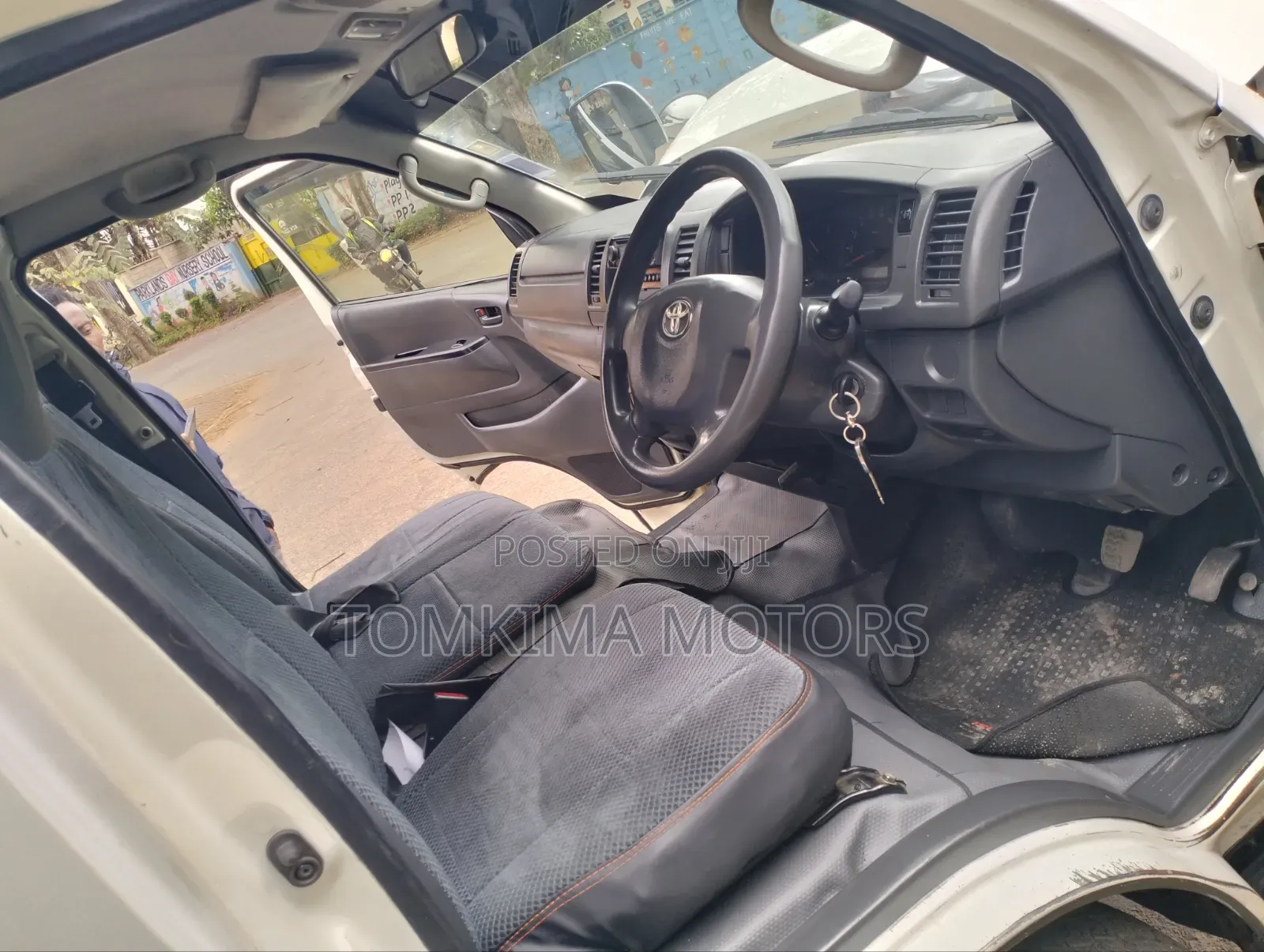 Toyota HiAce 2012 Silver