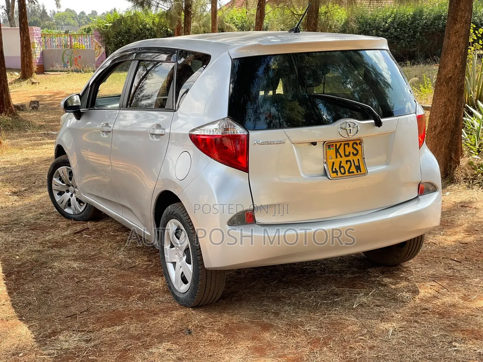 Toyota Ractis 2011 Silver