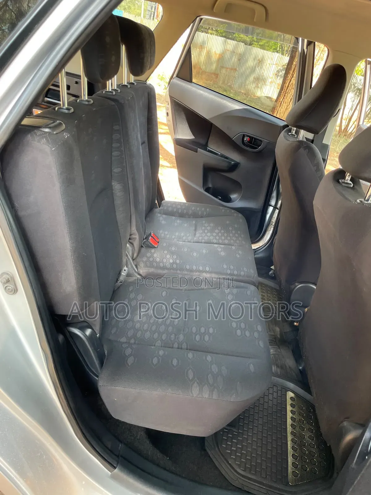 Toyota Ractis 2011 Silver