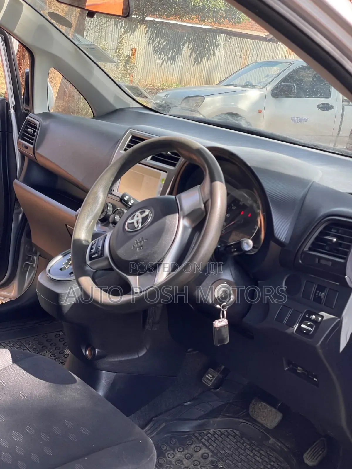 Toyota Ractis 2011 Silver
