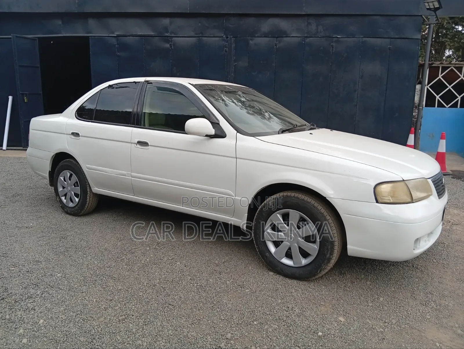 Nissan FB15 2005 White