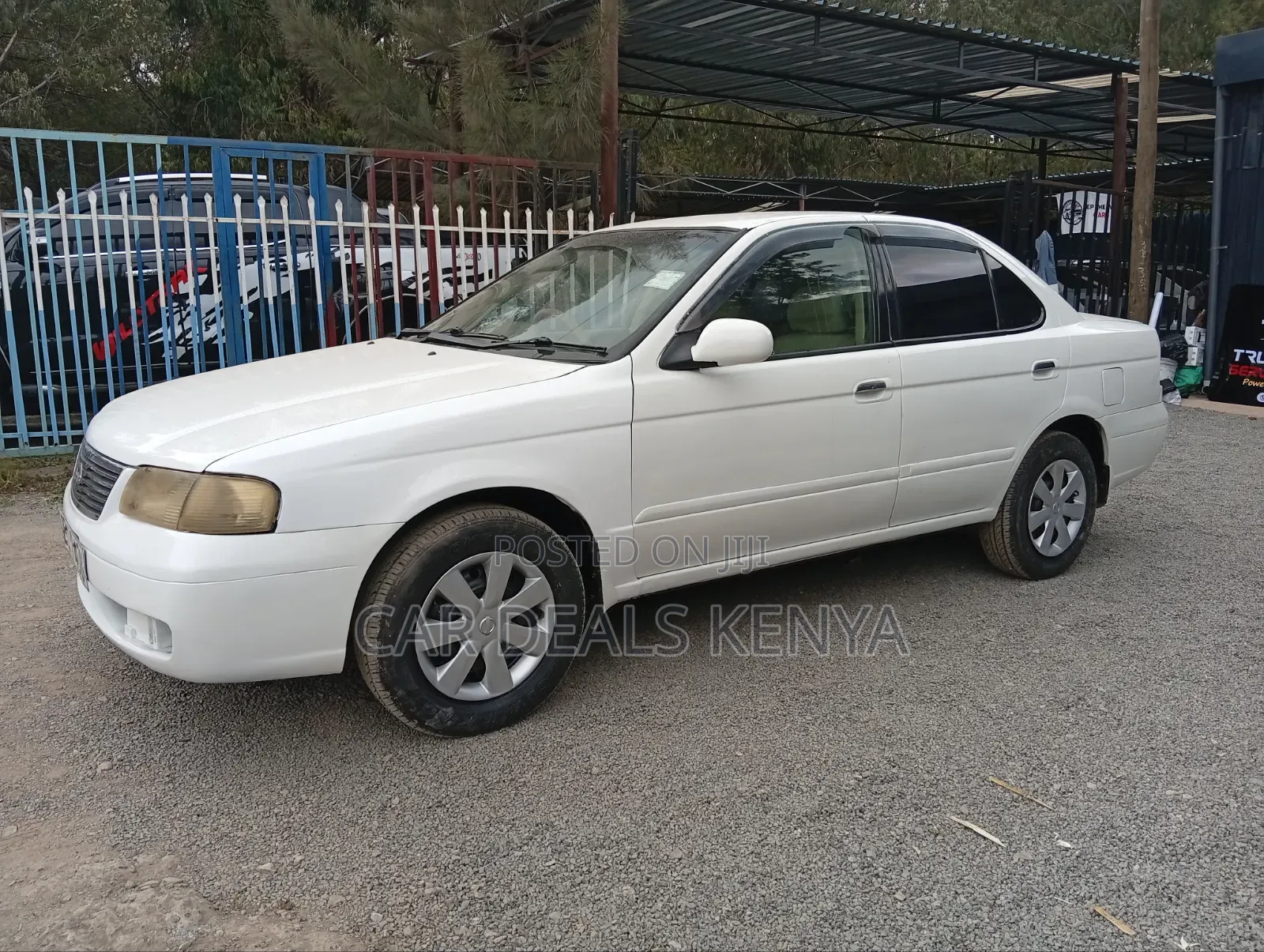 Nissan FB15 2005 White