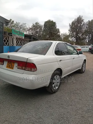 Nissan FB15 2005 White