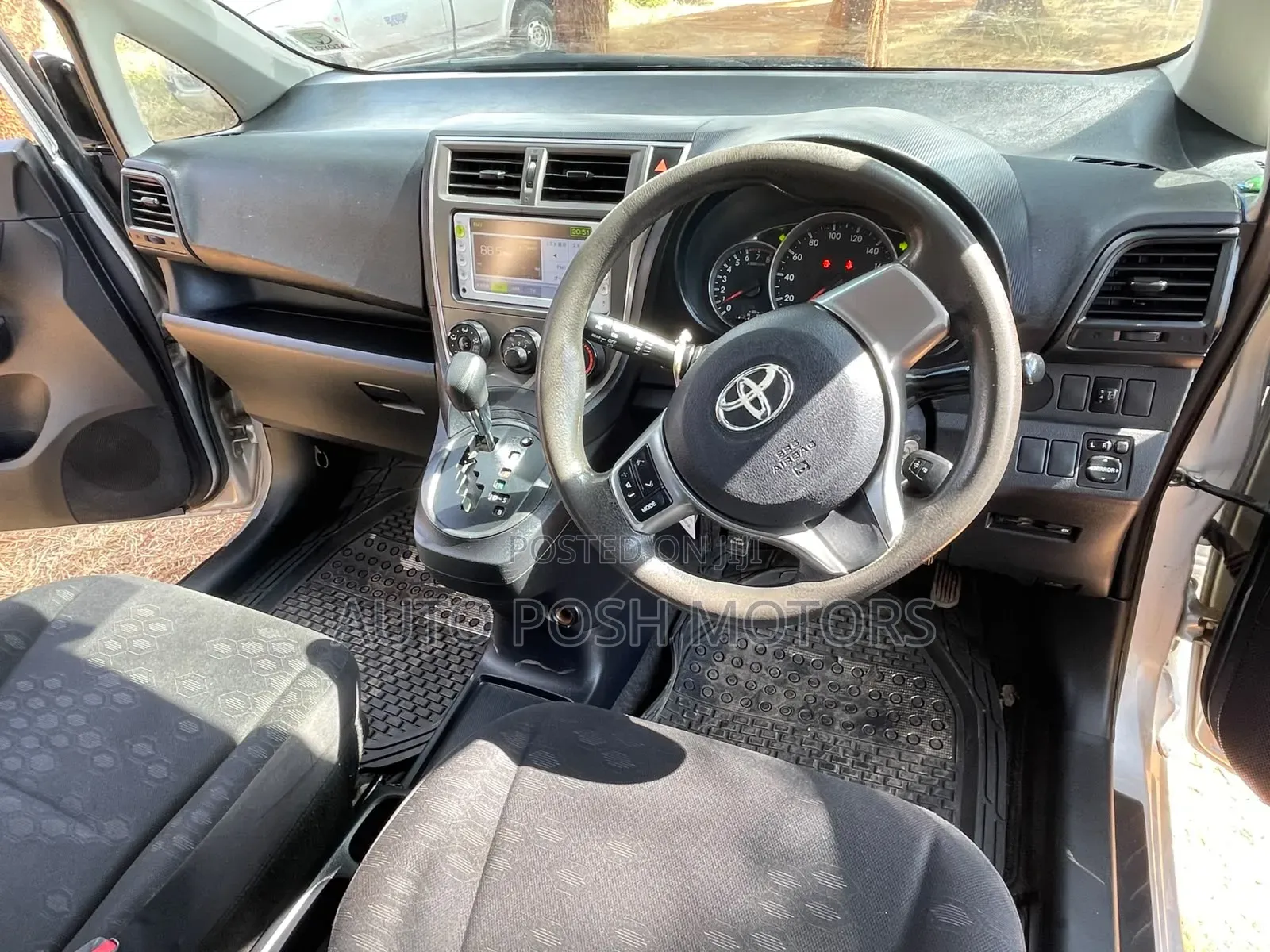 Toyota Ractis 2011 Silver