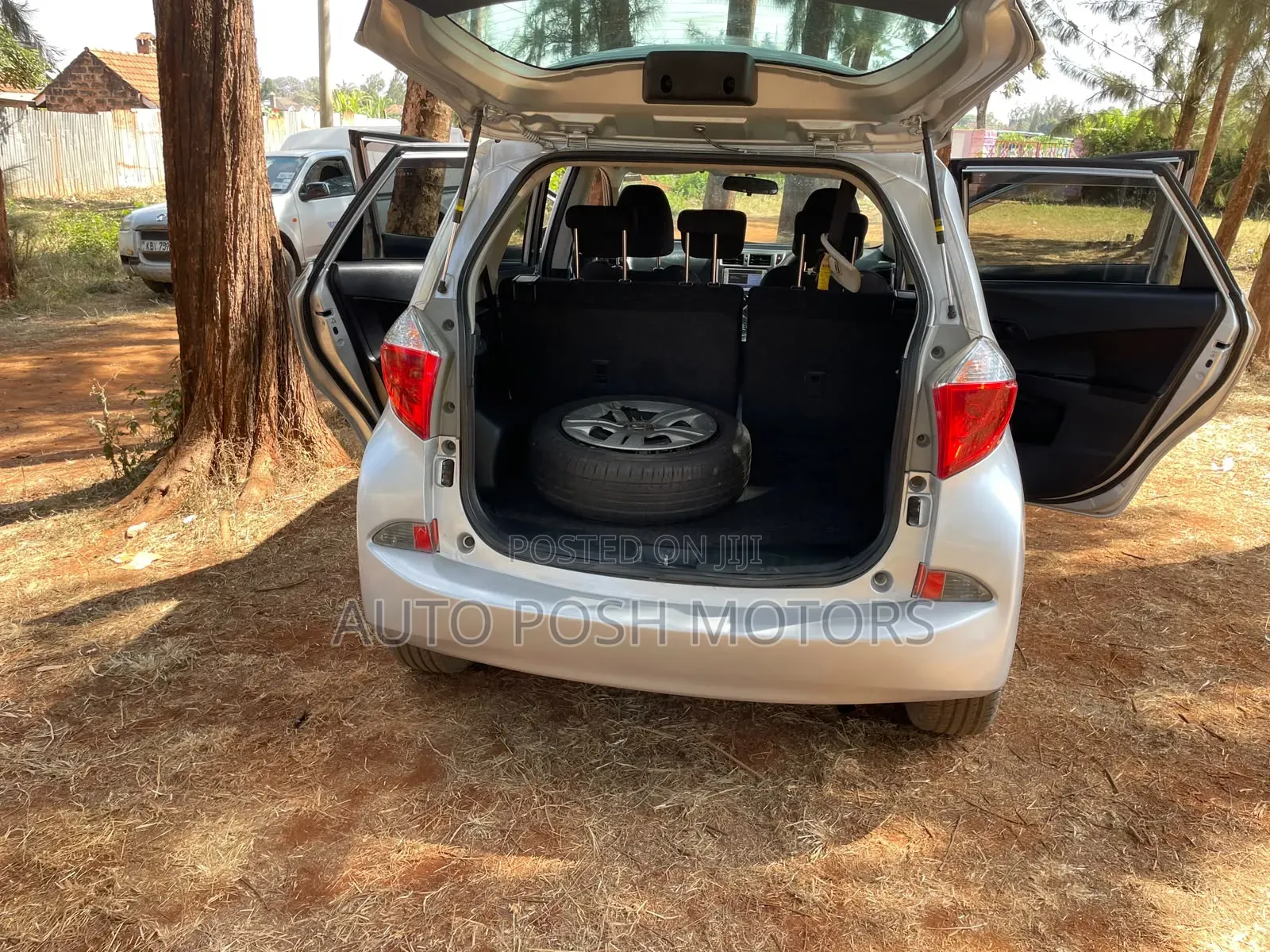 Toyota Ractis 2011 Silver