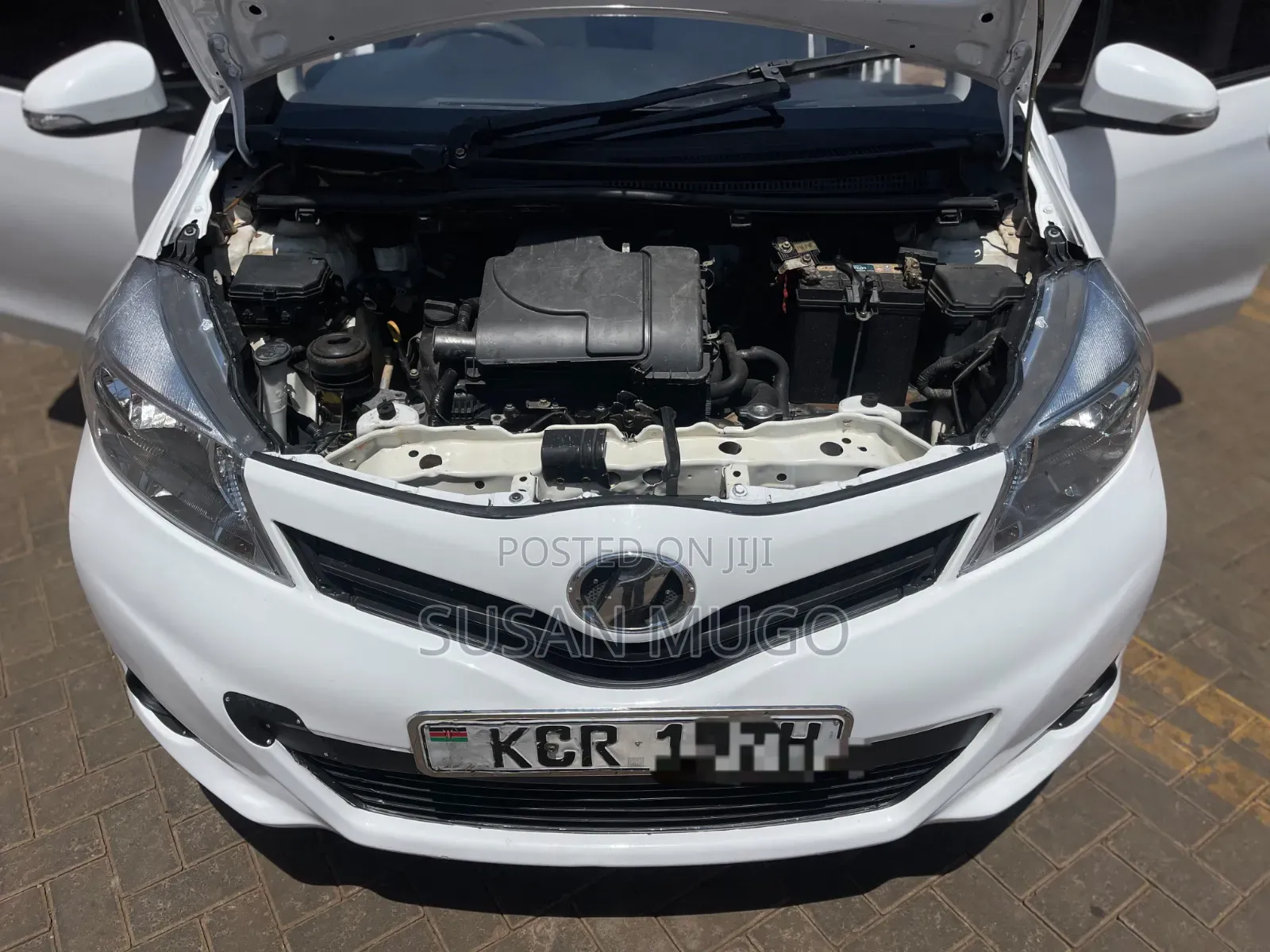 Toyota Vitz 2011 White