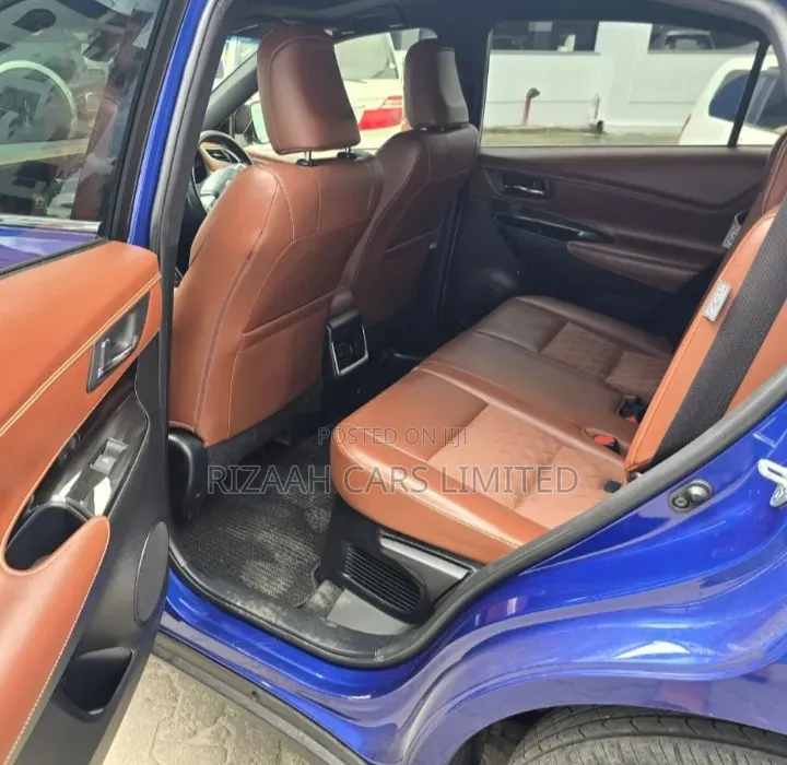 Toyota Harrier 2.0 2020 Blue
