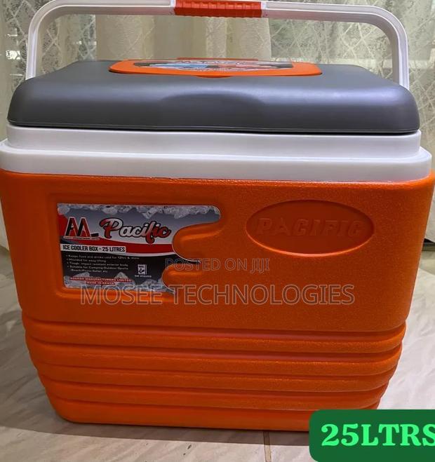 Pacific 25L Cooler Box - main view