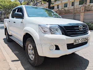Toyota Hilux 2015 White