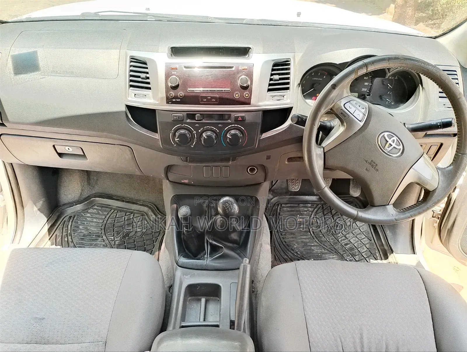 Toyota Hilux 2015 White