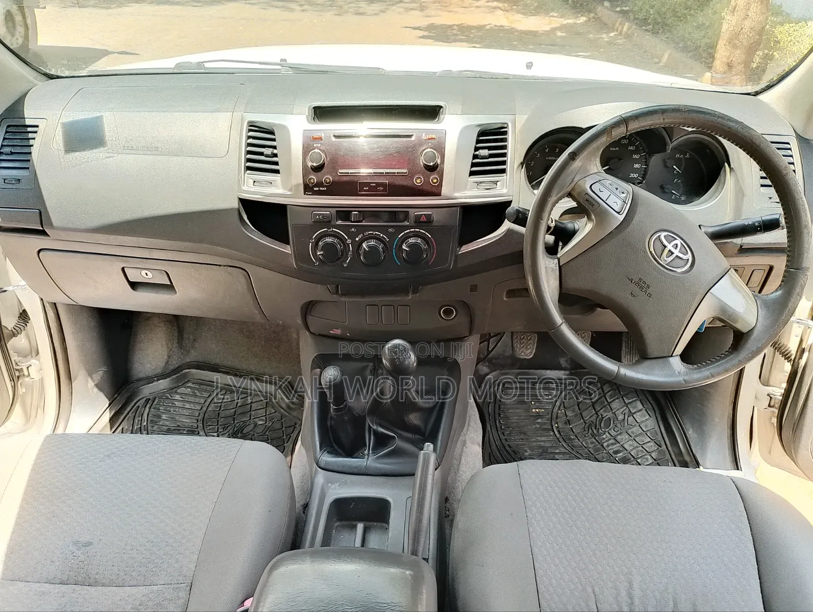Toyota Hilux 2015 White