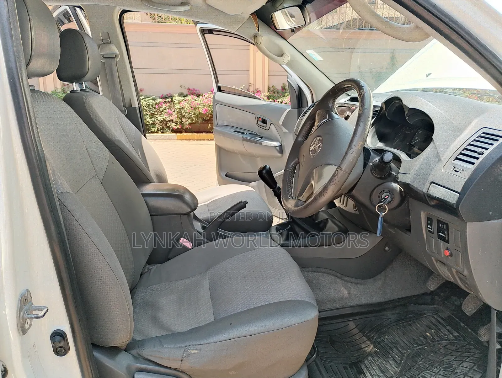 Toyota Hilux 2015 White