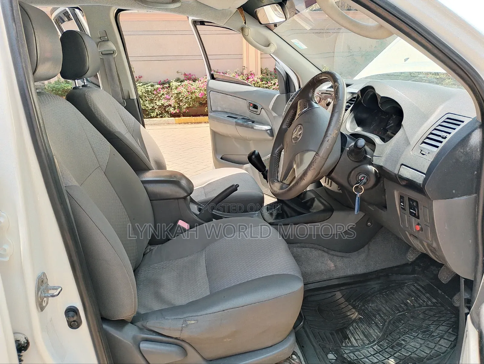 Toyota Hilux 2015 White