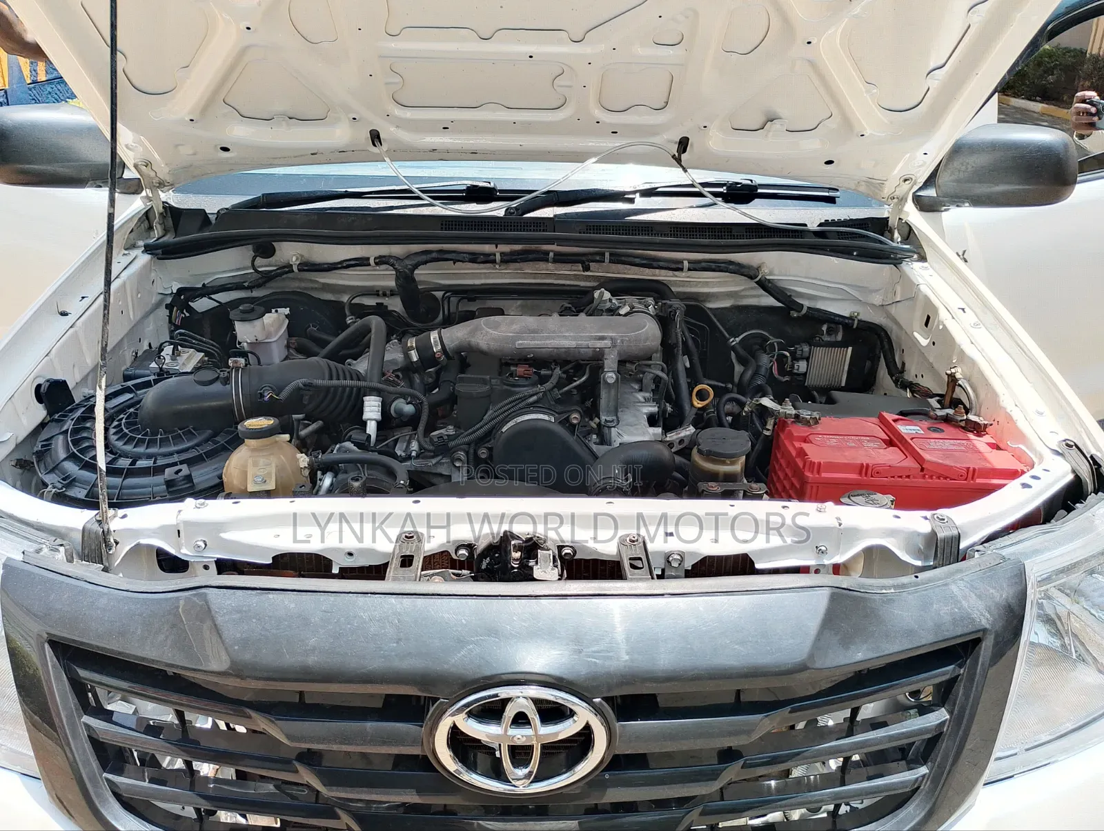 Toyota Hilux 2015 White