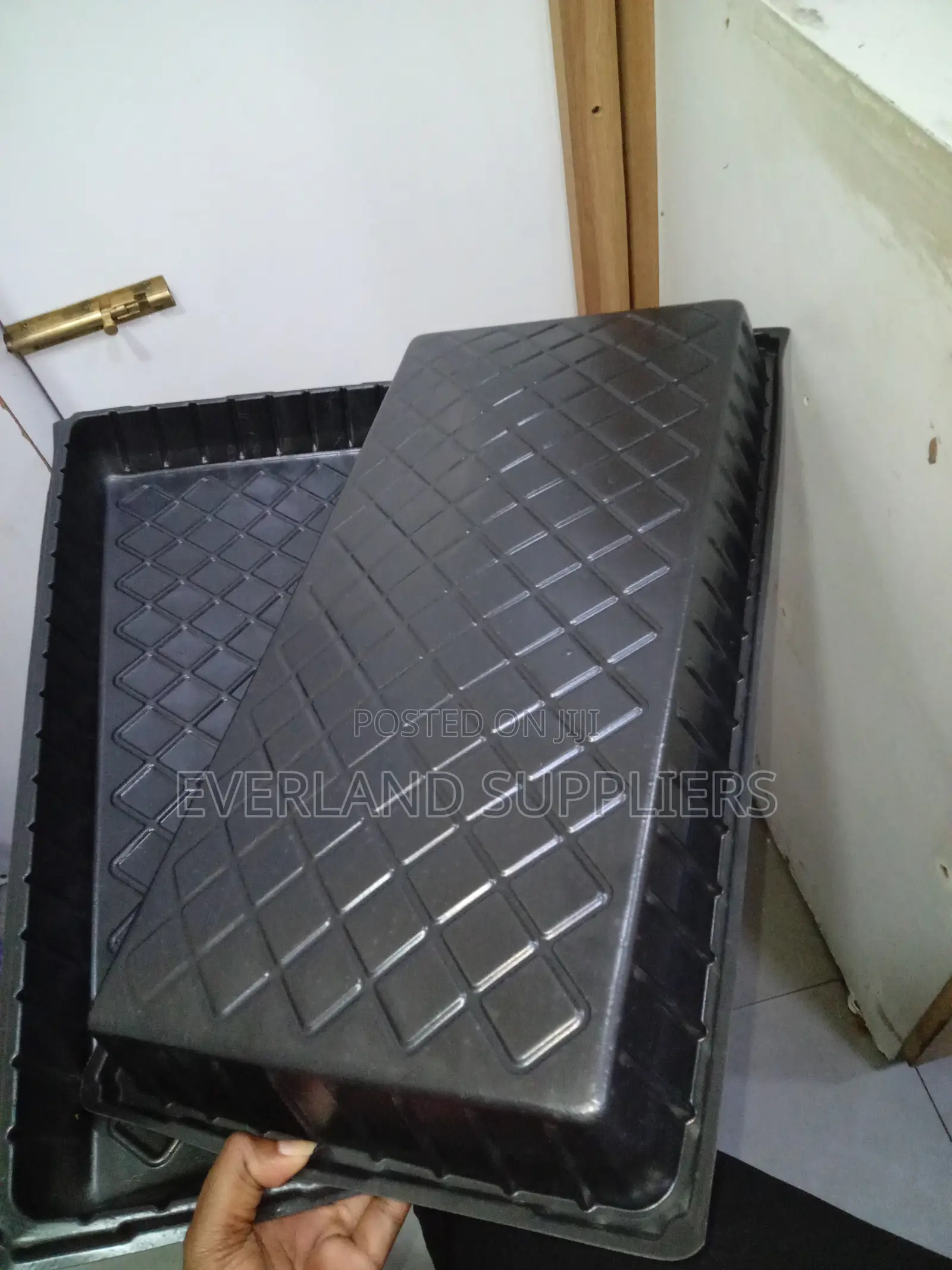 Space-Efficient Hydroponic Growing Trays - No Holes
