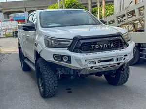 Toyota Hilux 2023 White