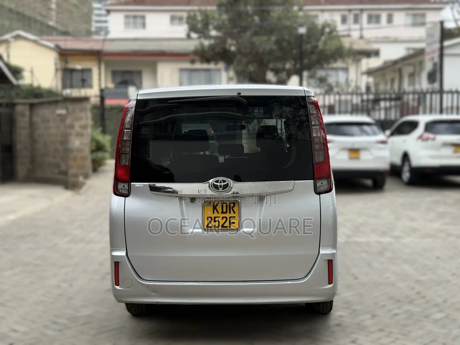 Toyota Noah 2017 Silver