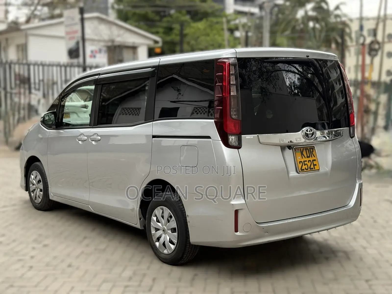 Toyota Noah 2017 Silver