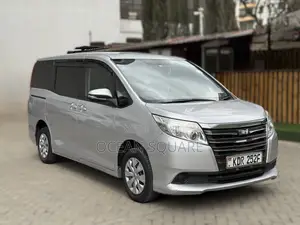 Toyota Noah 2017 Silver