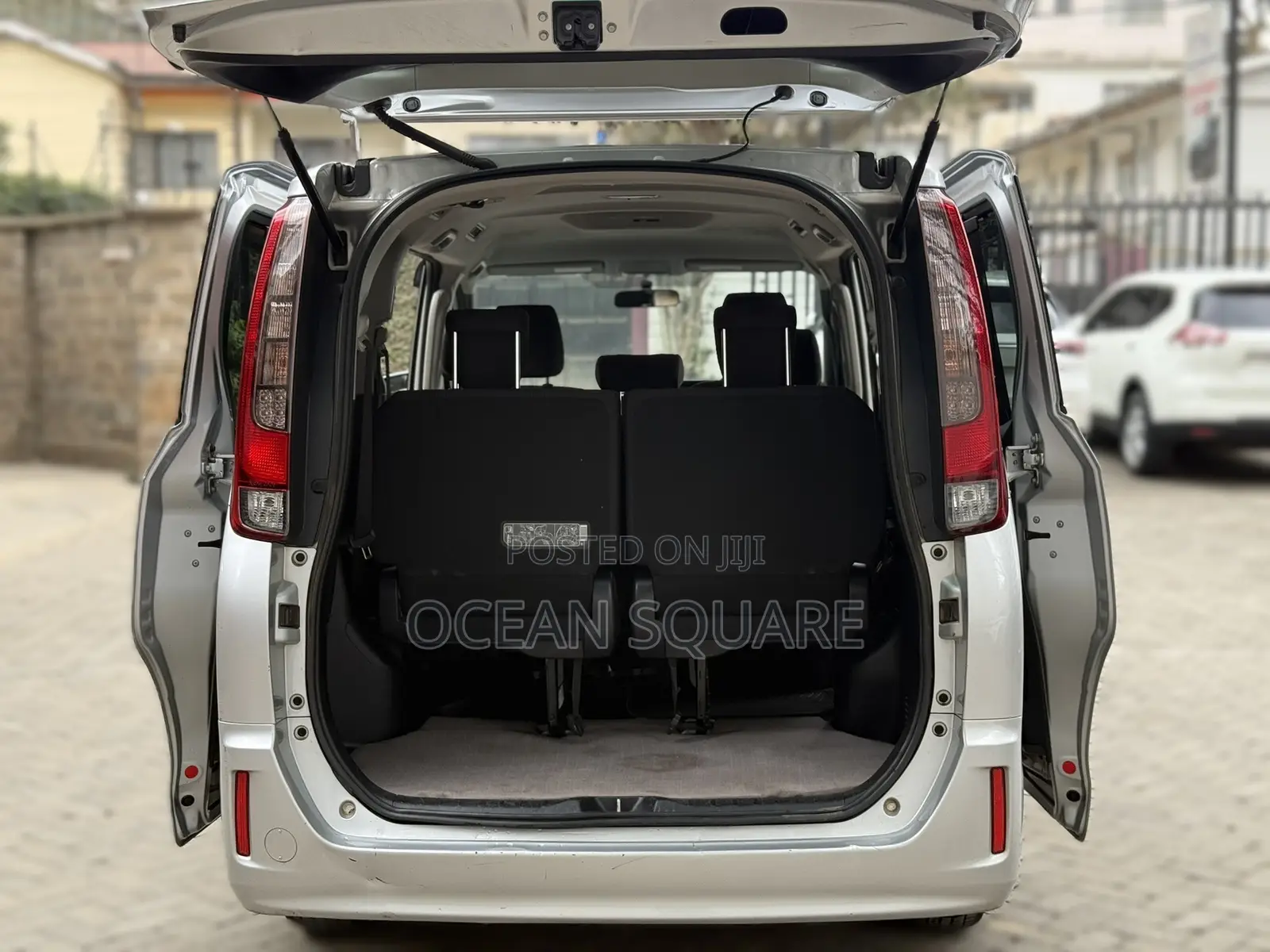 Toyota Noah 2017 Silver