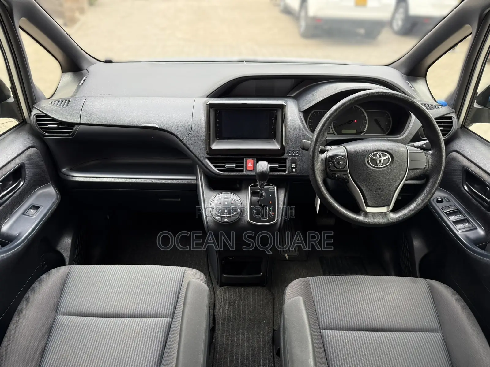 Toyota Noah 2017 Silver