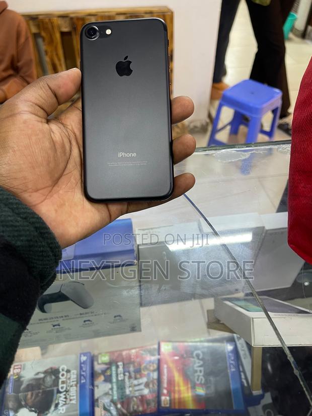 Apple iPhone 7 128 GB Black - thumbnail 3