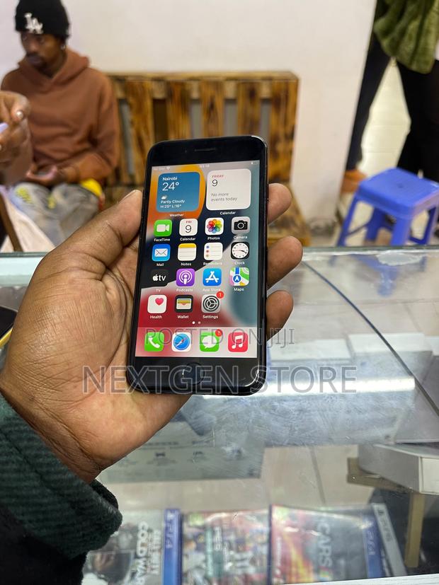 Apple iPhone 7 128 GB Black - thumbnail 4