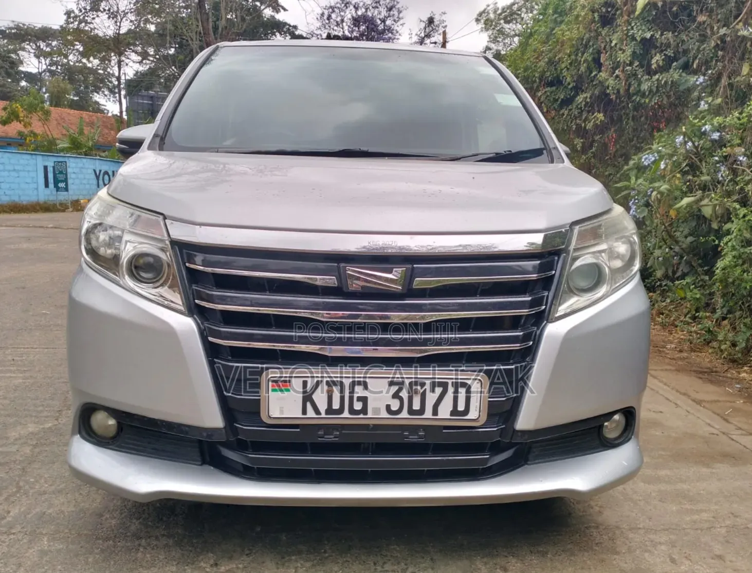 Toyota Noah 2015 Silver