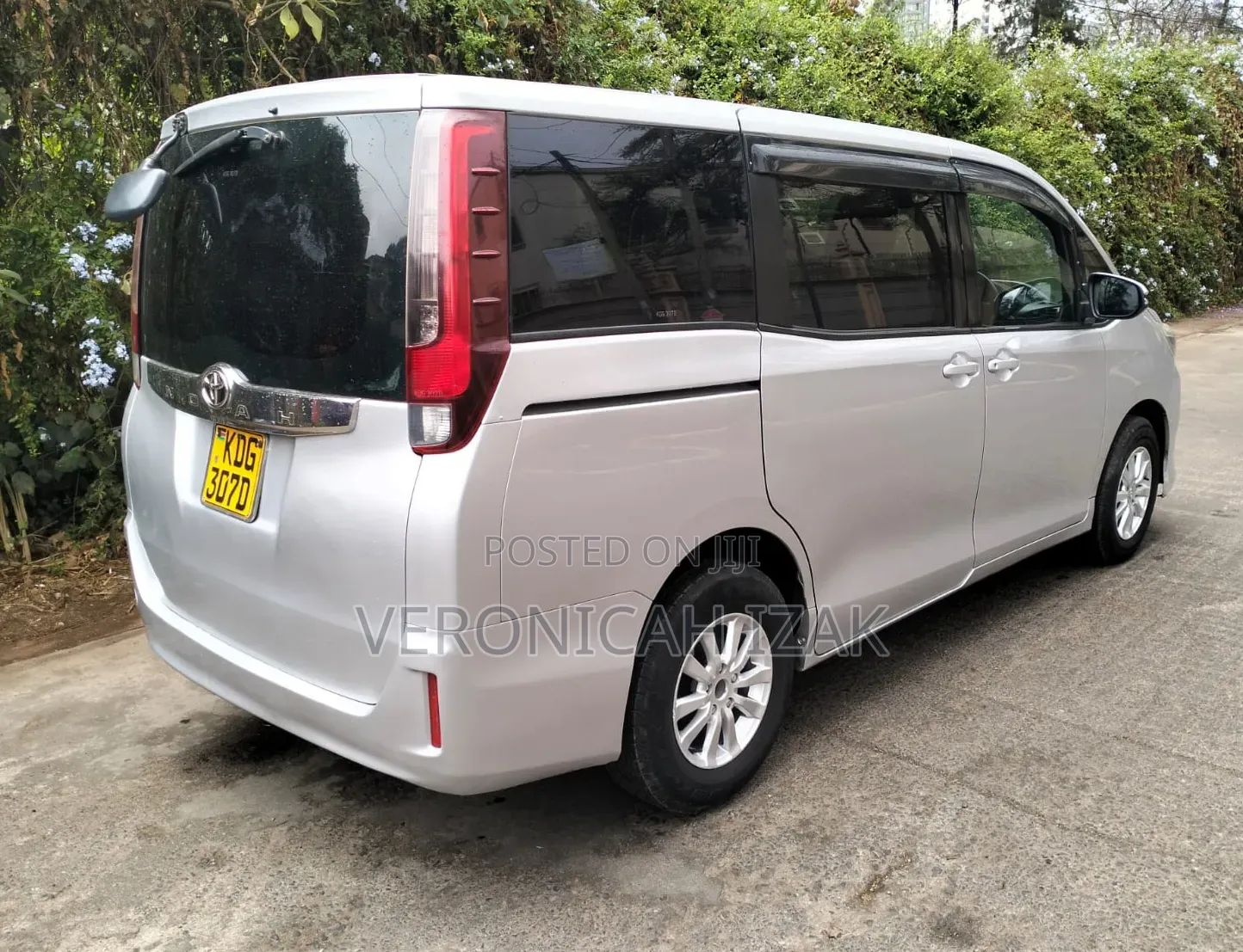 Toyota Noah 2015 Silver