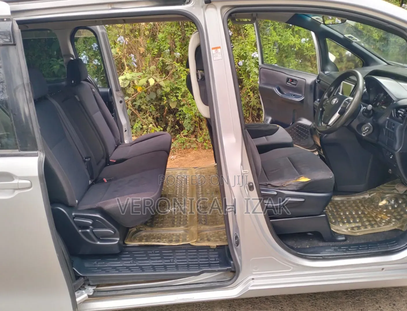 Toyota Noah 2015 Silver