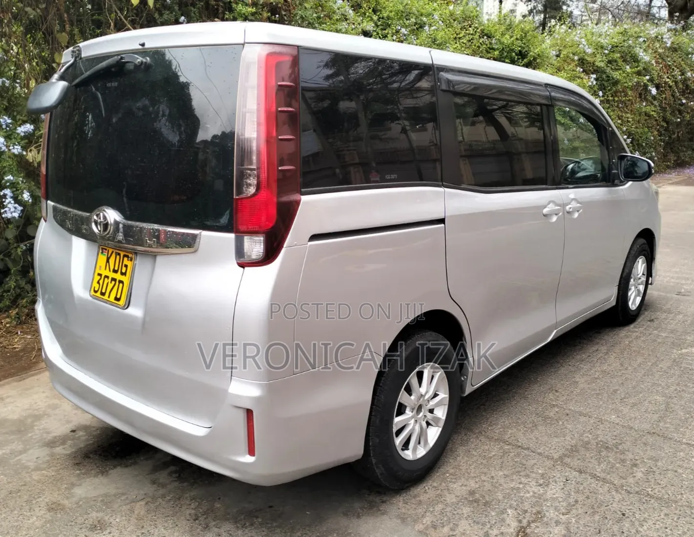 Toyota Noah 2015 Silver